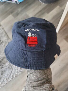 navy blue embroidered Snoopy Peanuts bucket hat - 58CM